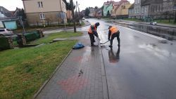 ul. Kościuszki sprzątanie jezdni i chodnika
